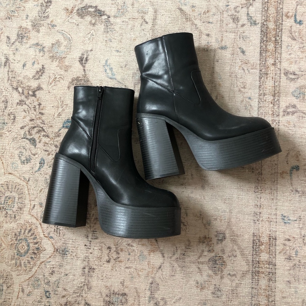 UO Noreen Platform Boot